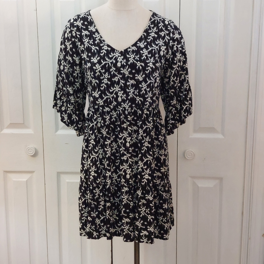 Universal Thread black and white mini bell sleeve dress size M